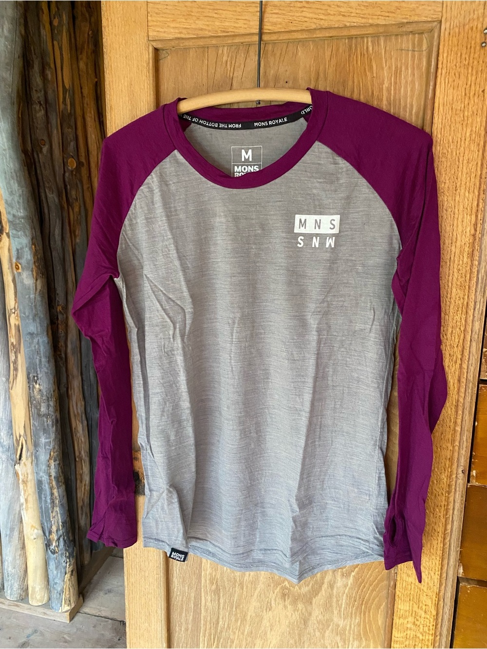 Woman’s Mons Royal Merino Raglan Baselayer Top
